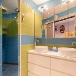 Les Pieds Dans L'eau Apartment *